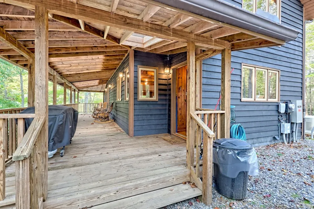 3147 Old Hwy 64 W Warne, NC 28909