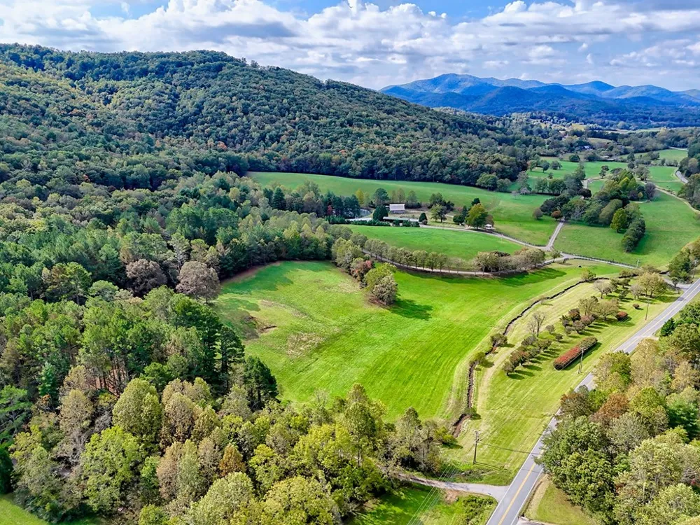 3147 Old Hwy 64 W Warne, NC 28909