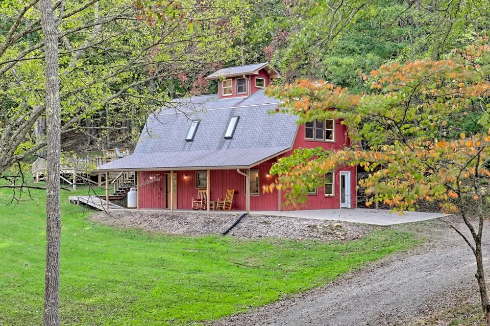 3147 Old Hwy 64 W Warne, NC 28909