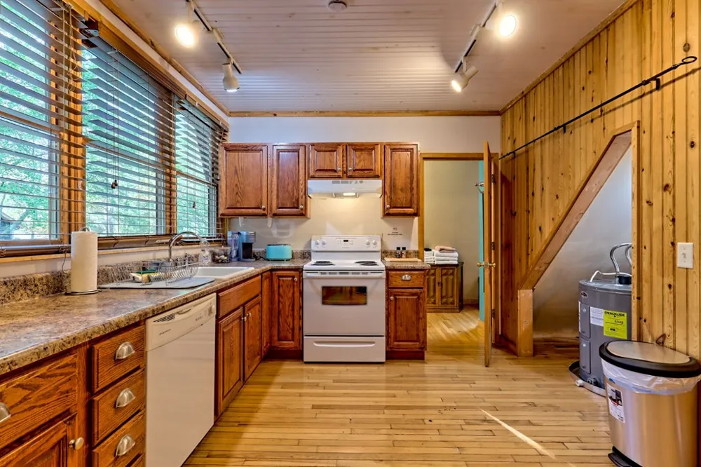 3147 Old Hwy 64 W Warne, NC 28909