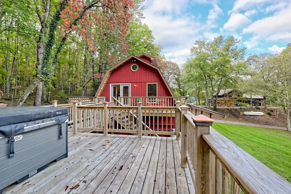 3147 Old Hwy 64 W Warne, NC 28909