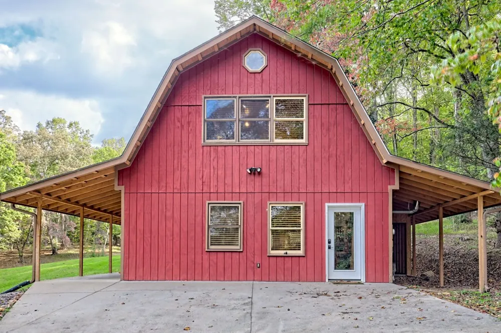 3147 Old Hwy 64 W Warne, NC 28909