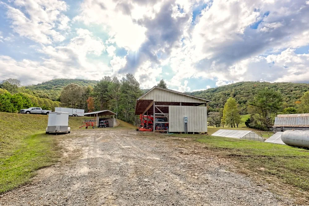 3147 Old Hwy 64 W Warne, NC 28909