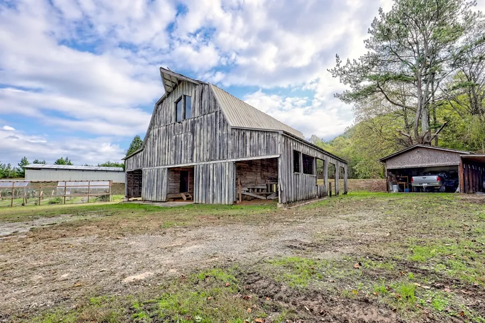 3147 Old Hwy 64 W Warne, NC 28909