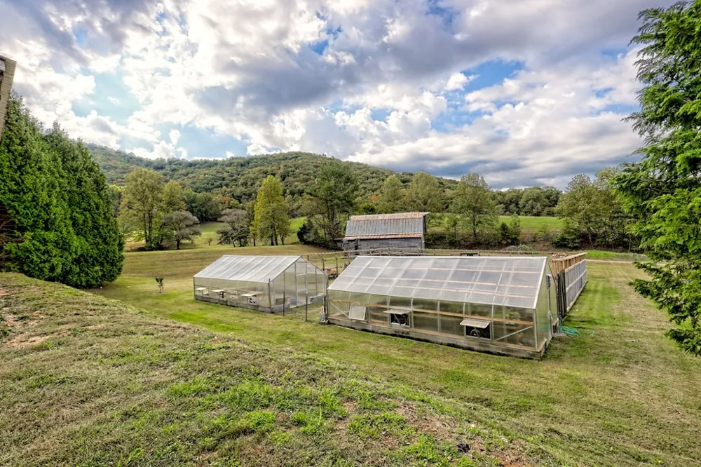 3147 Old Hwy 64 W Warne, NC 28909