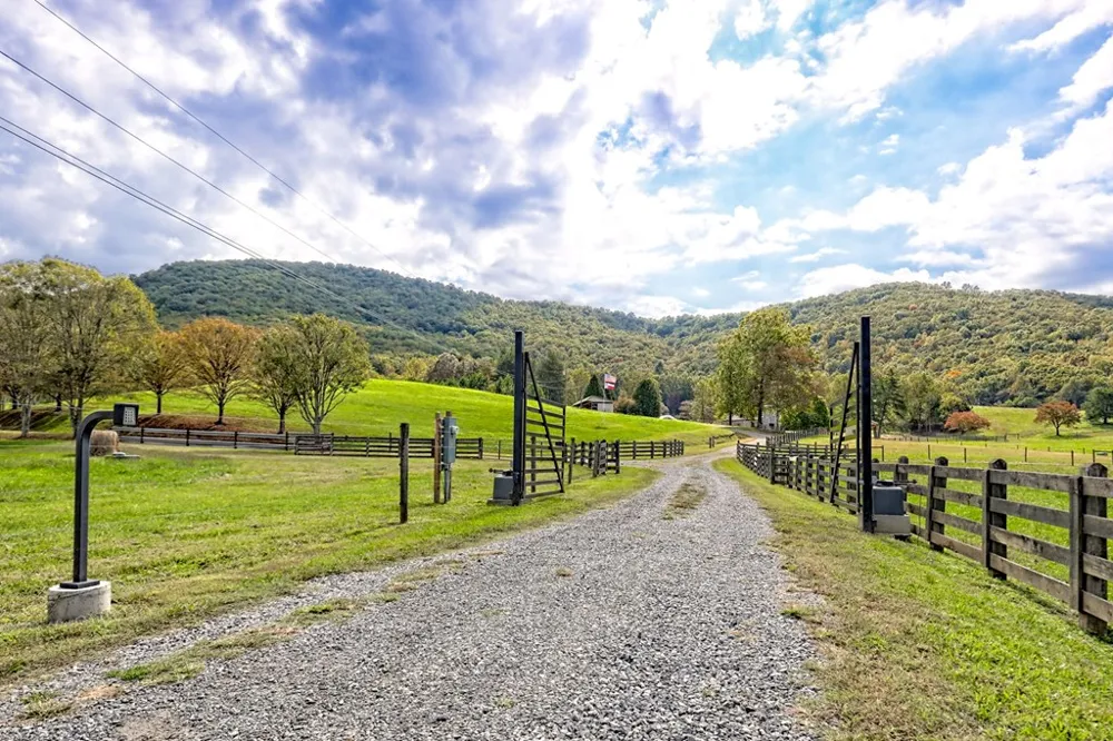 3147 Old Hwy 64 W Warne, NC 28909