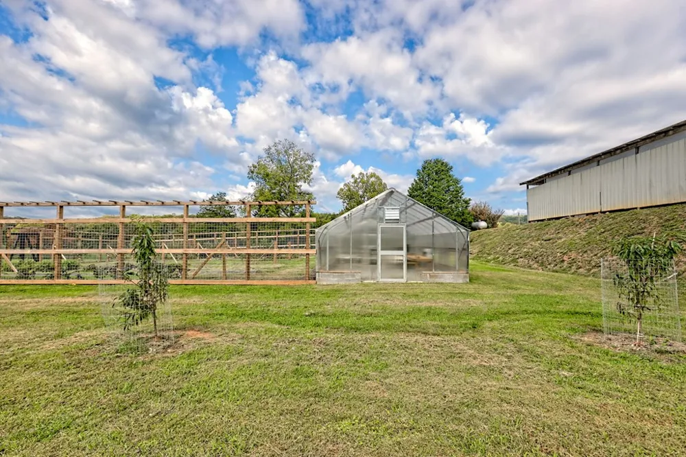 3147 Old Hwy 64 W Warne, NC 28909
