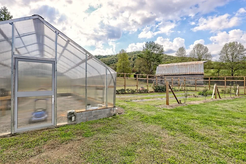 3147 Old Hwy 64 W Warne, NC 28909