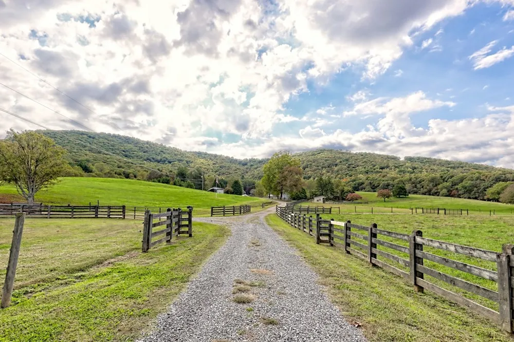 3147 Old Hwy 64 W Warne, NC 28909