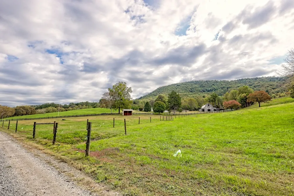 3147 Old Hwy 64 W Warne, NC 28909