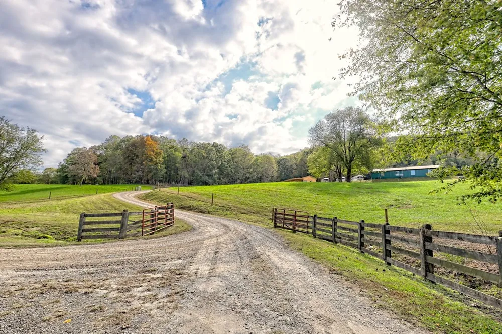 3147 Old Hwy 64 W Warne, NC 28909