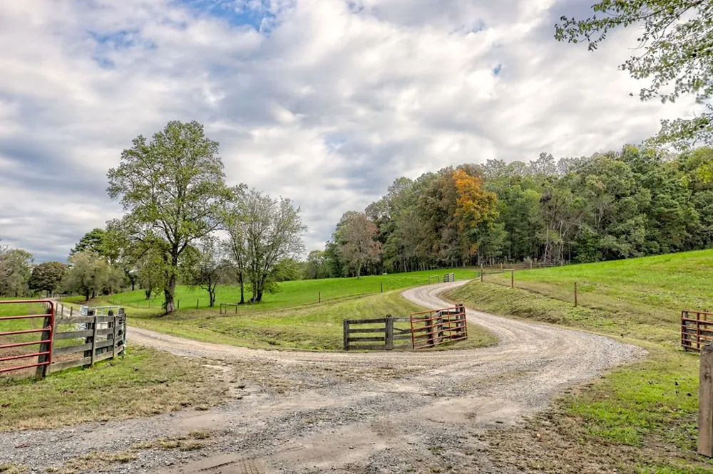 3147 Old Hwy 64 W Warne, NC 28909
