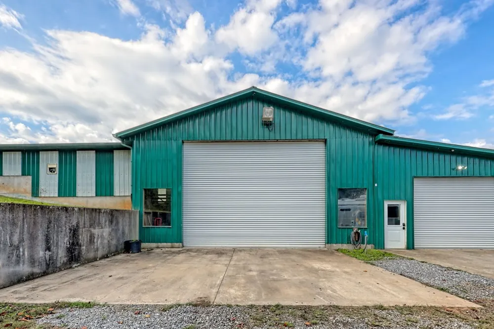 3147 Old Hwy 64 W Warne, NC 28909