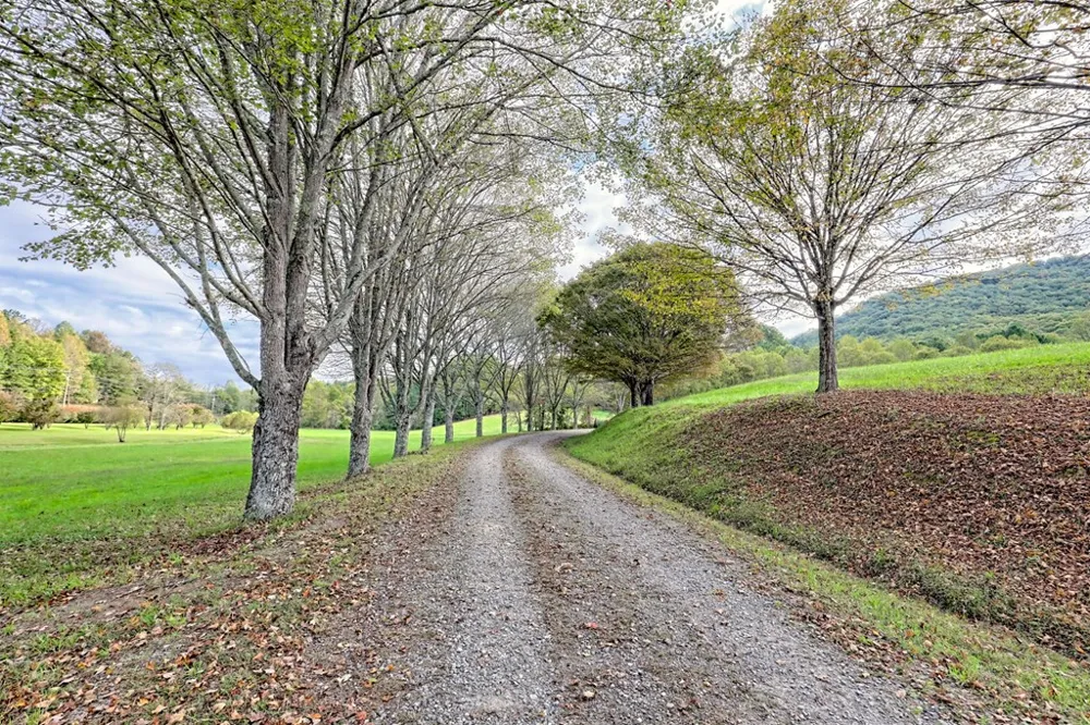 3147 Old Hwy 64 W Warne, NC 28909