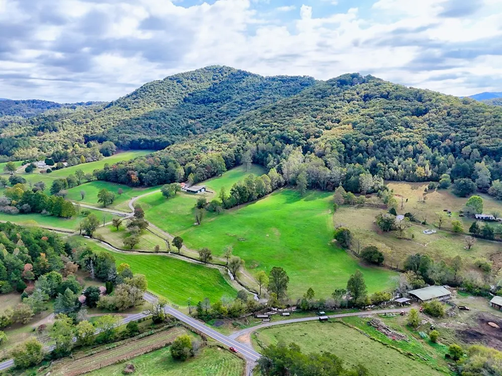 3147 Old Hwy 64 W Warne, NC 28909