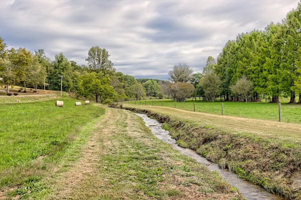 3147 Old Hwy 64 W Warne, NC 28909