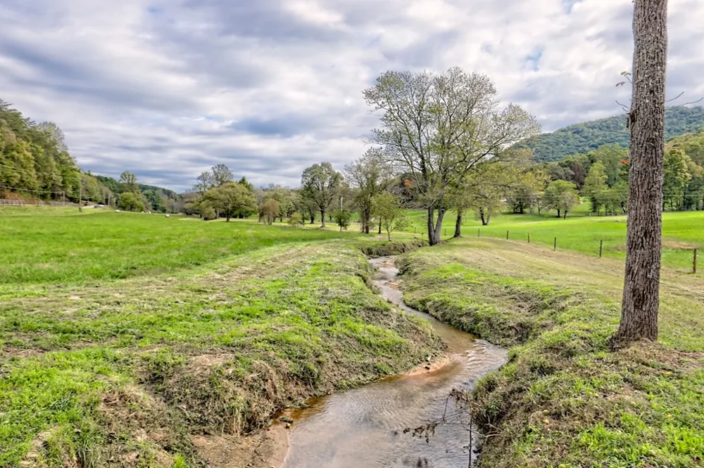 3147 Old Hwy 64 W Warne, NC 28909