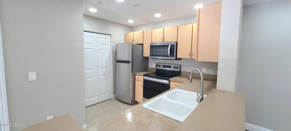 940 Village Trail #3-205 Port Orange, FL 32127