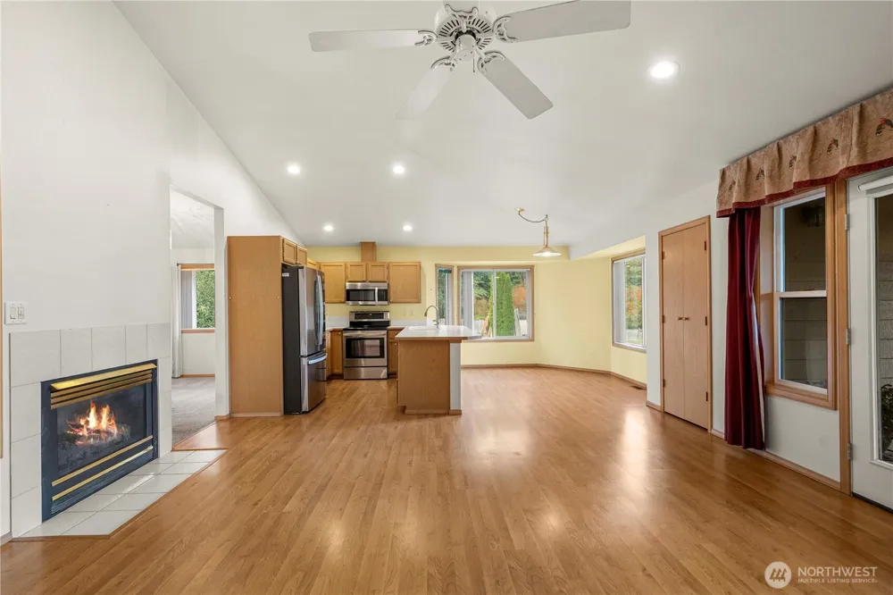 21103 16th Street E Lake Tapps, WA 98391