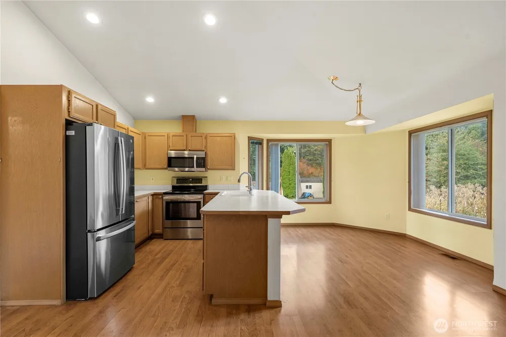 21103 16th Street E Lake Tapps, WA 98391