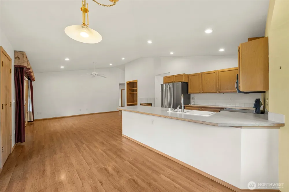 21103 16th Street E Lake Tapps, WA 98391