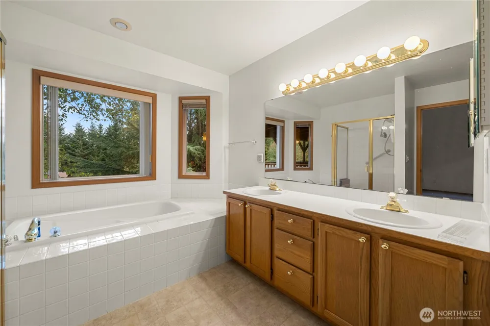 21103 16th Street E Lake Tapps, WA 98391