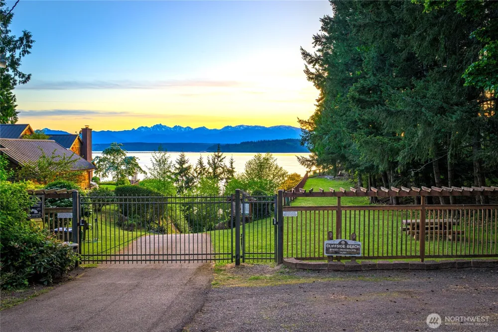 34464 Bridge View Drive NE Kingston, WA 98346