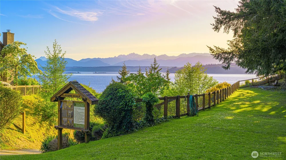 34464 Bridge View Drive NE Kingston, WA 98346