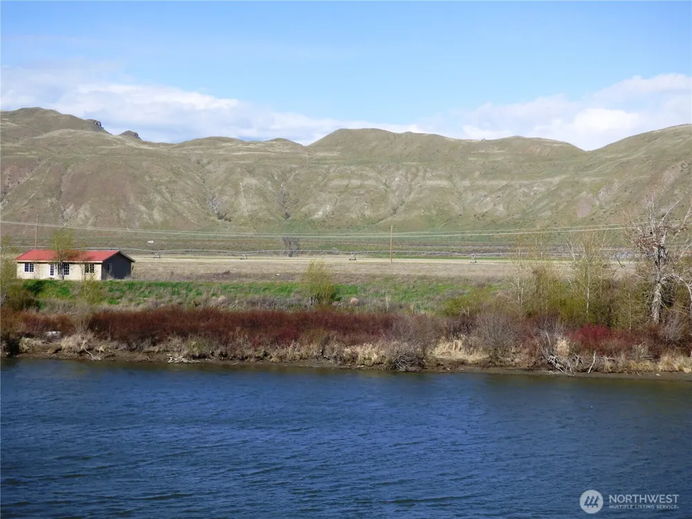 27061 Highway 97 Okanogan, WA 98840