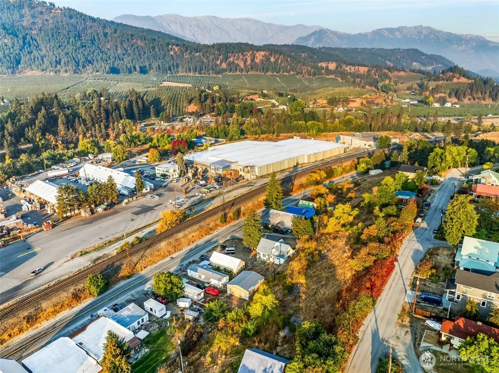 14 -18 High Street Peshastin, WA 98847