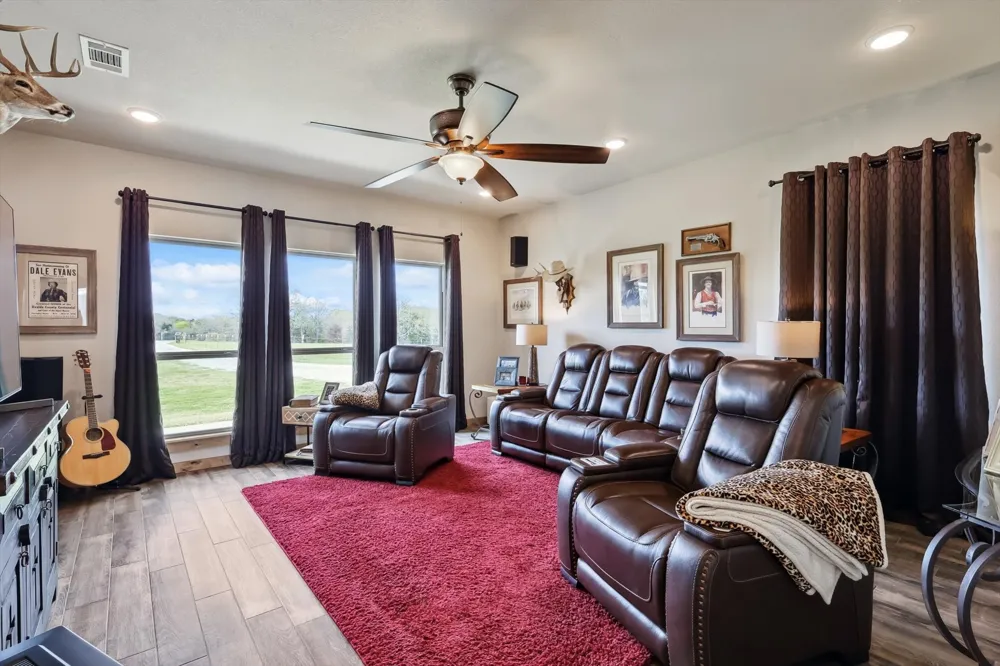812 Mckenzie Road Tioga, TX 76271