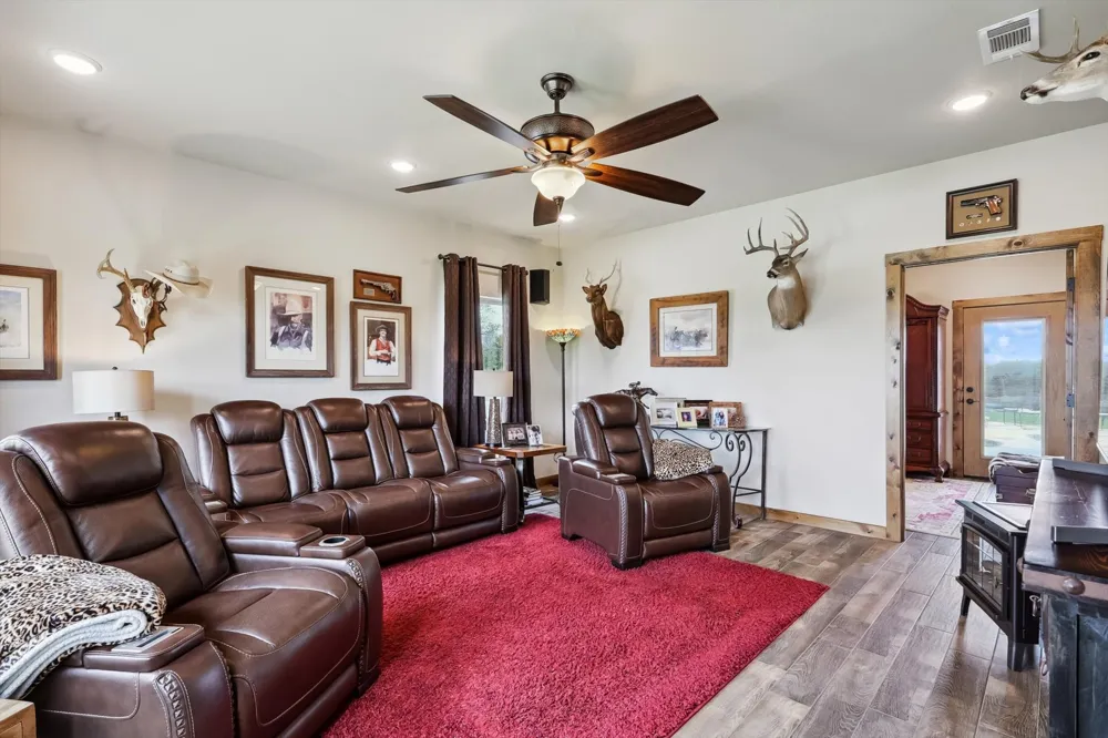 812 Mckenzie Road Tioga, TX 76271