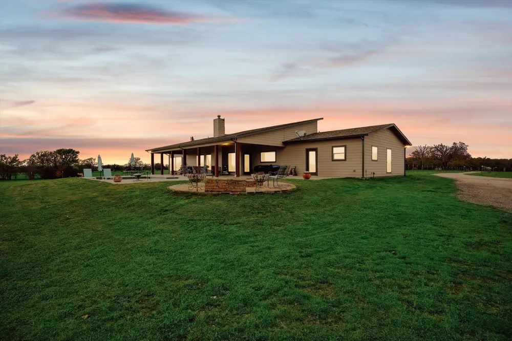 812 Mckenzie Road Tioga, TX 76271