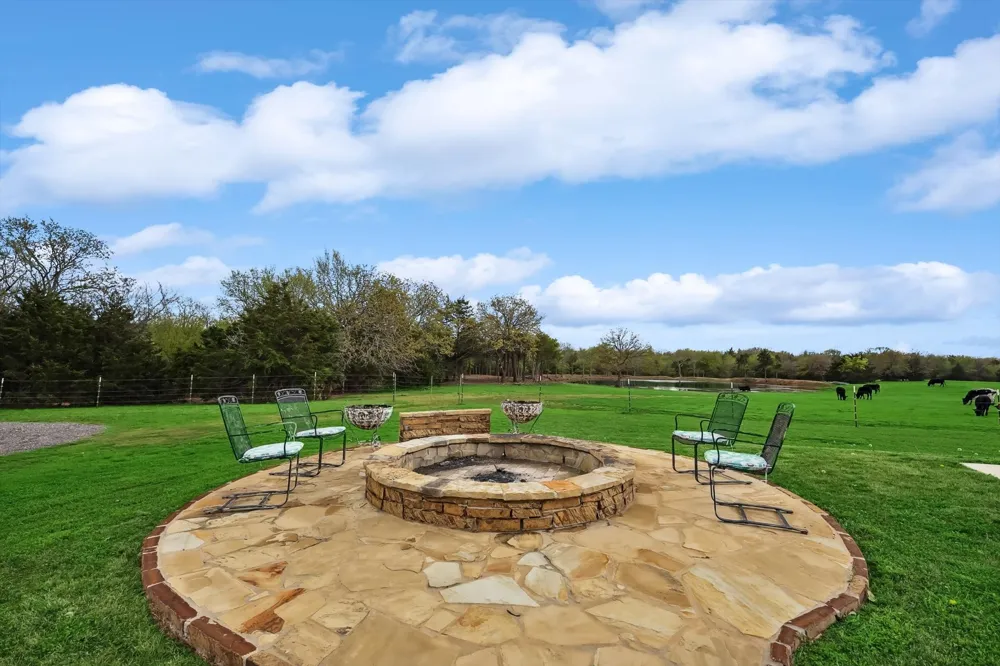 812 Mckenzie Road Tioga, TX 76271