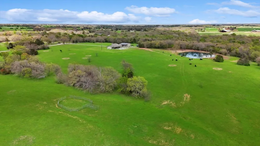 812 Mckenzie Road Tioga, TX 76271