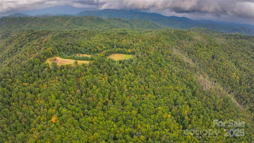 999 Poplar Creek Road Green Mountain, NC 28740