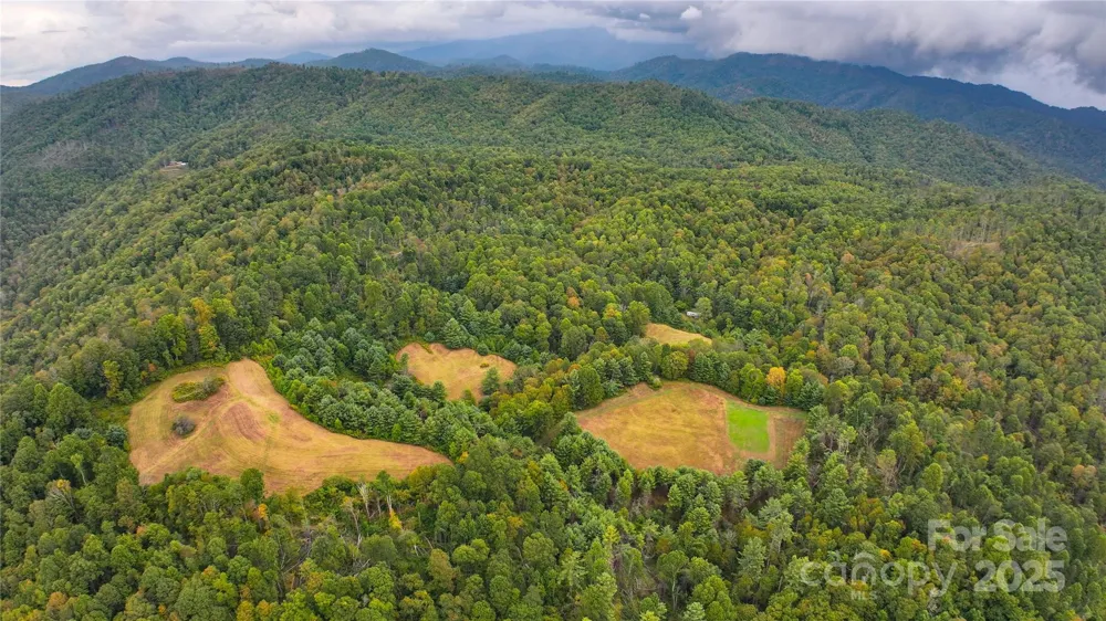 999 Poplar Creek Road Green Mountain, NC 28740