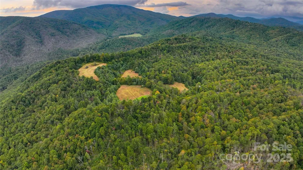 999 Poplar Creek Road Green Mountain, NC 28740