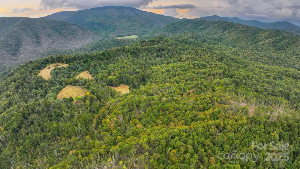 999 Poplar Creek Road Green Mountain, NC 28740