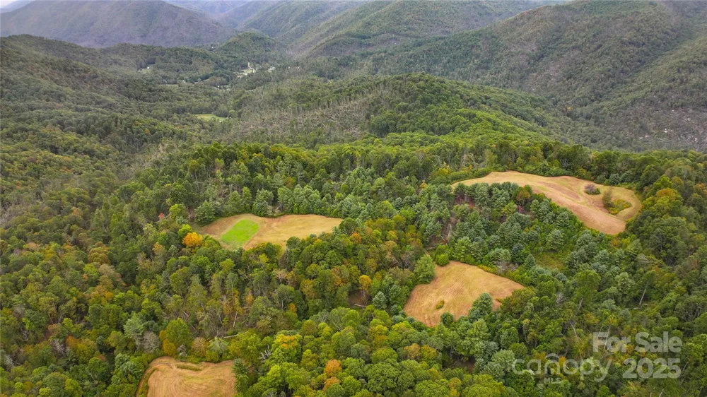 999 Poplar Creek Road Green Mountain, NC 28740