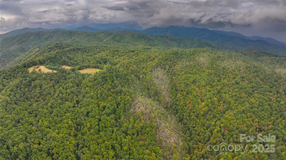 999 Poplar Creek Road Green Mountain, NC 28740