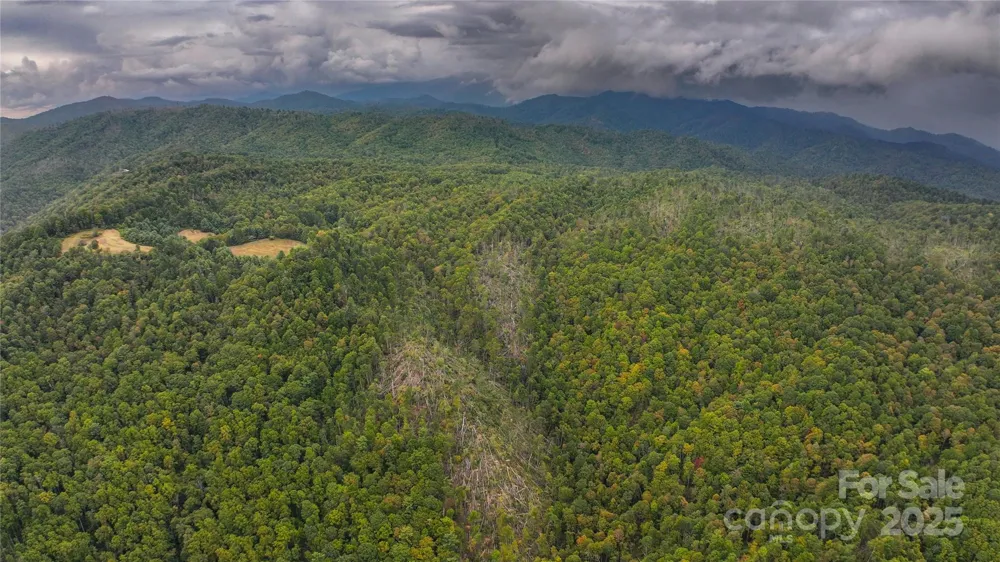 999 Poplar Creek Road Green Mountain, NC 28740