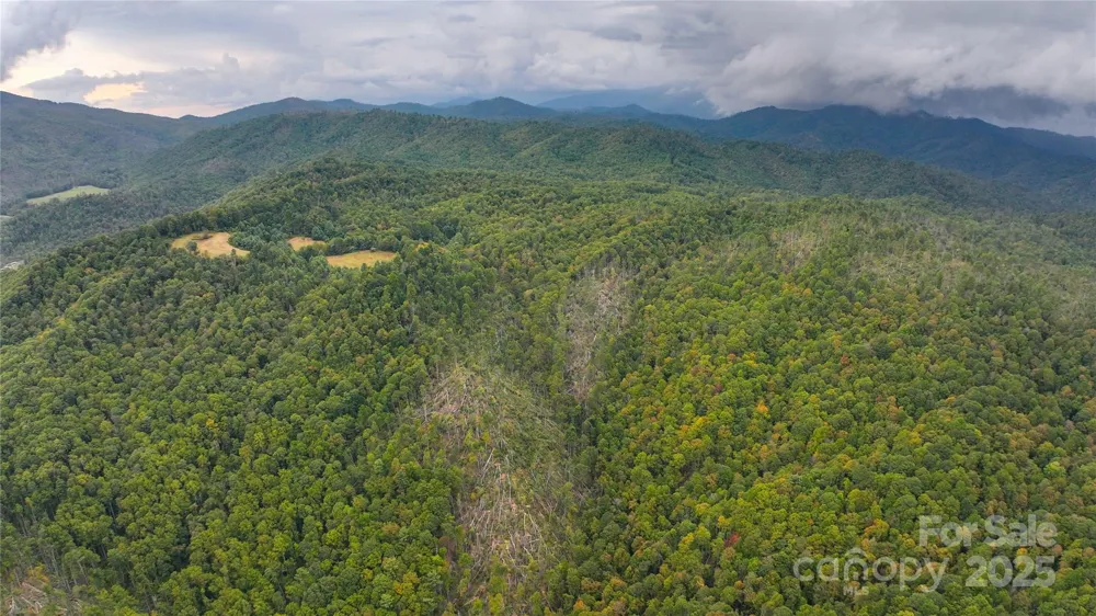999 Poplar Creek Road Green Mountain, NC 28740