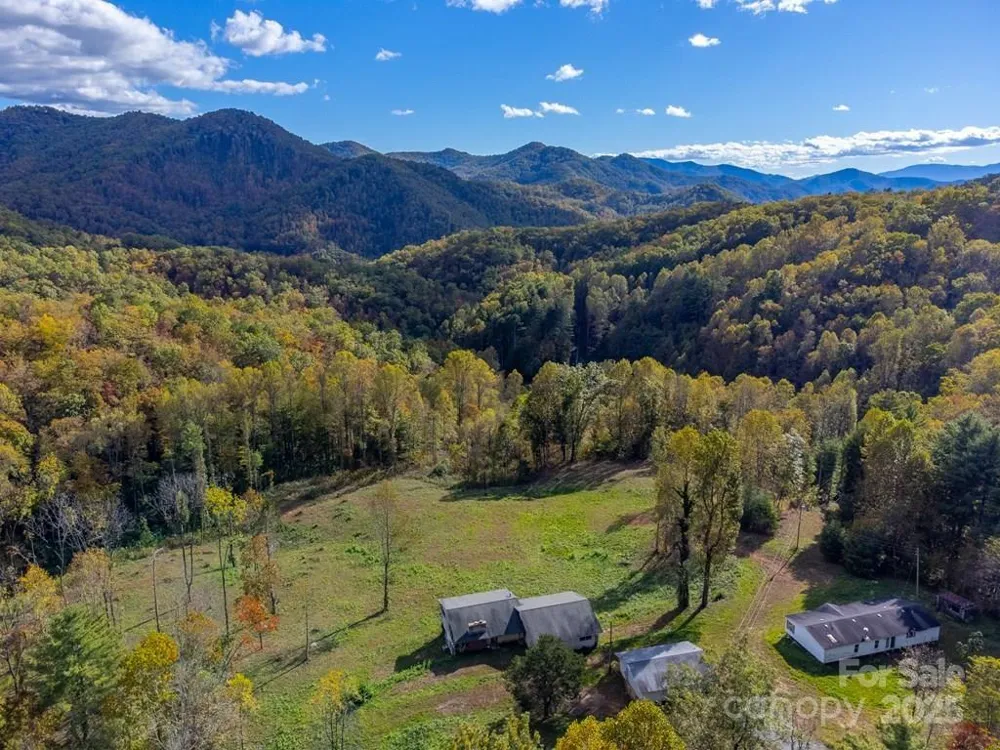 8125 Ellijay Road Franklin, NC 28734
