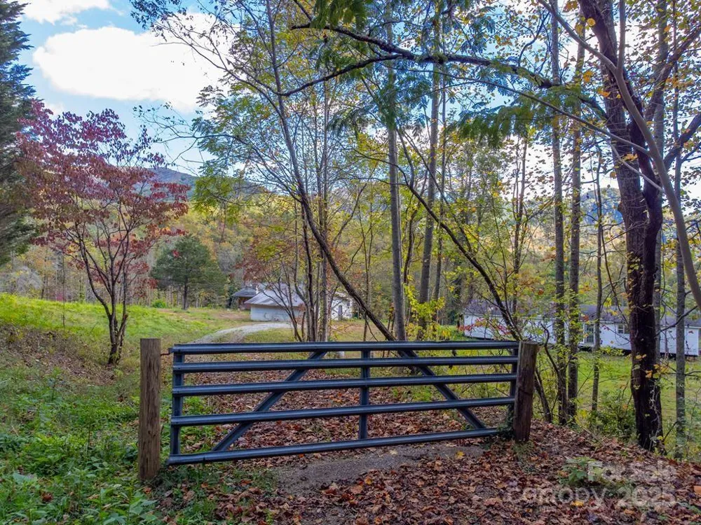 8125 Ellijay Road Franklin, NC 28734