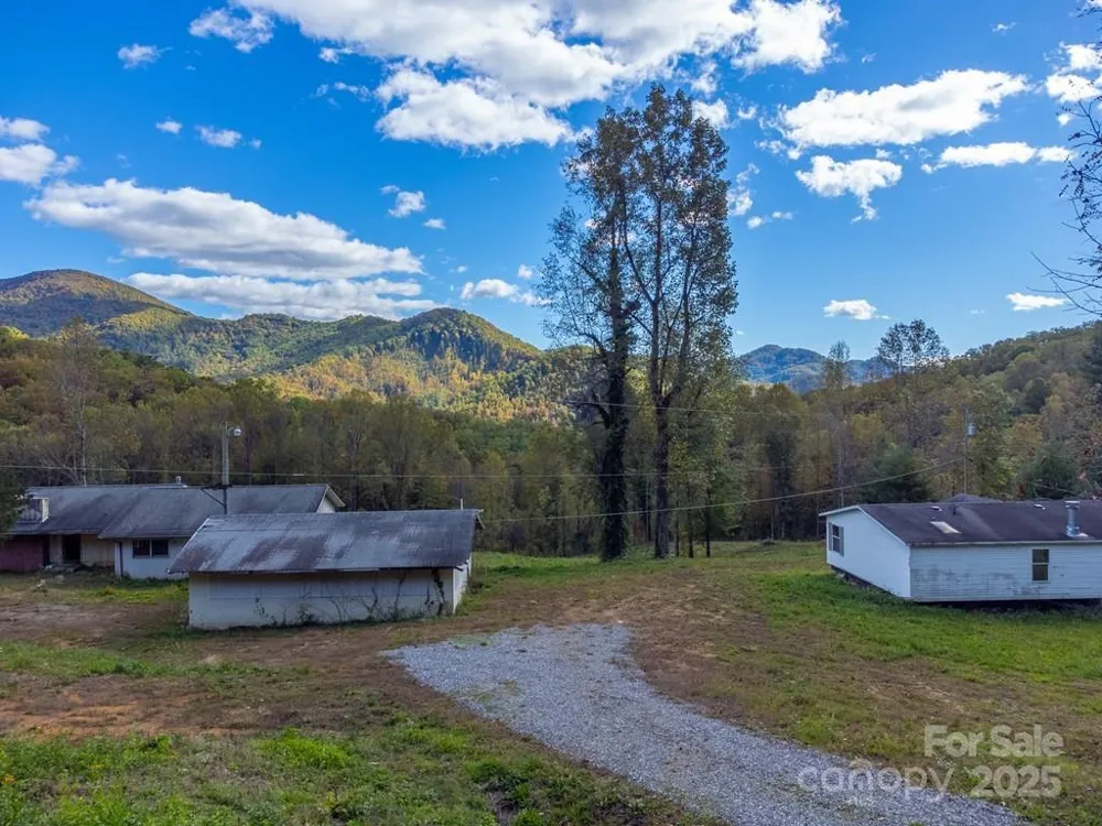 8125 Ellijay Road Franklin, NC 28734