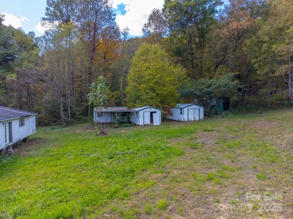 8125 Ellijay Road Franklin, NC 28734