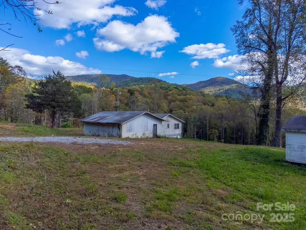 8125 Ellijay Road Franklin, NC 28734
