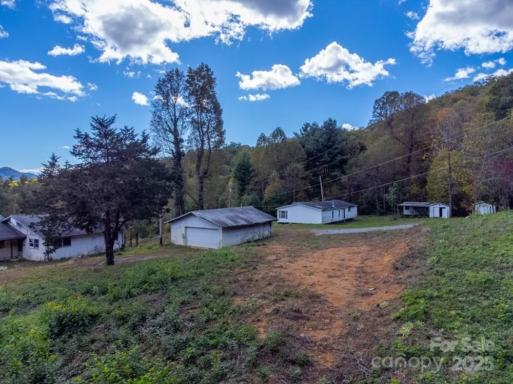8125 Ellijay Road Franklin, NC 28734