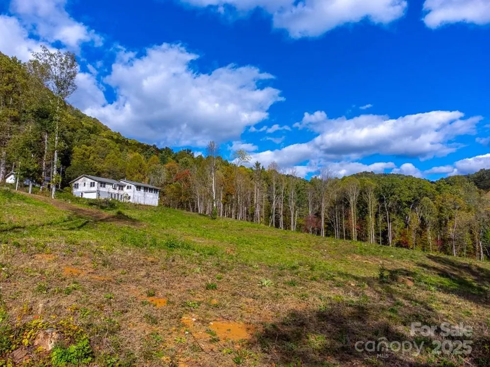 8125 Ellijay Road Franklin, NC 28734